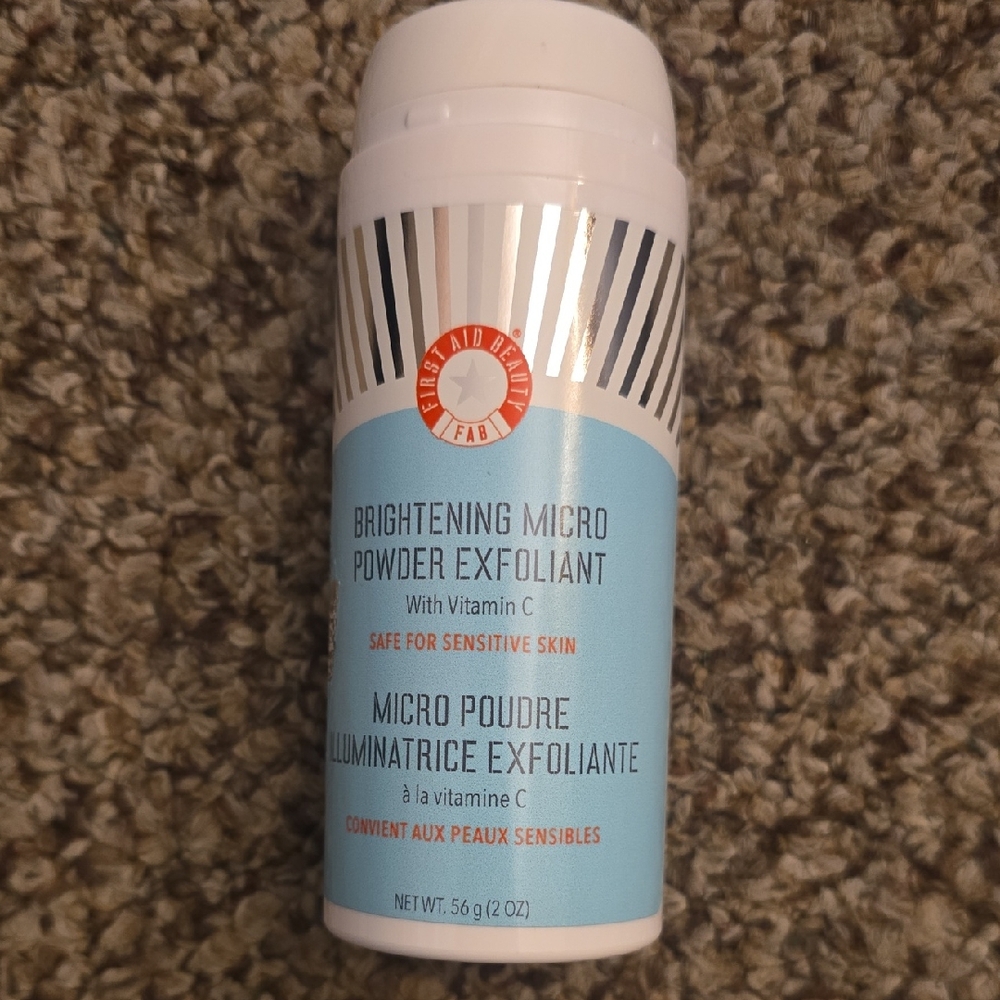 First Aid Beauty Brightening Micro Powder Exfoliant - Blue and White